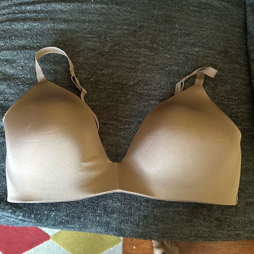 SKIMS Nude Toned Seamless Molded Bra